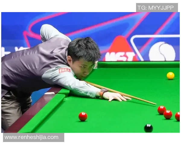 丁俊晖与足球明星同场竞技展现台球与足球的精彩碰撞 丁俊晖与足球明星同场竞技展现台球与足球的精彩碰撞