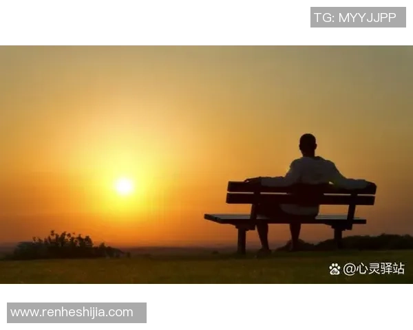 在绿茵场上独行的心灵旅程与足球的孤独之美