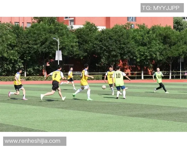 校园足球赛的激情与友谊在绿茵场上绽放的精彩瞬间 校园足球赛的激情与友谊在绿茵场上绽放的精彩瞬间